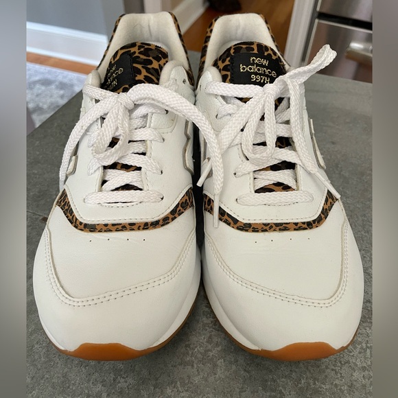 New Balance 997H Athletic Shoe - Big Kid - White / Leopard Size 7 (8/8.5 women) - Picture 2 of 8